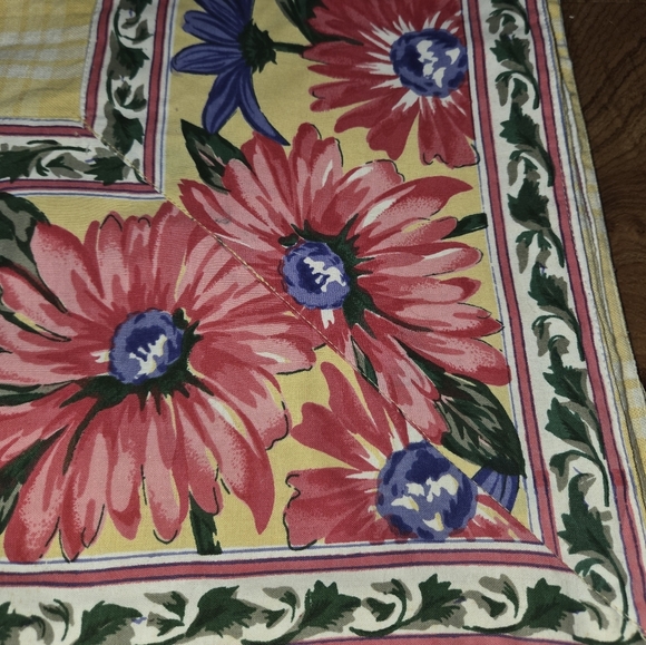 Williams Sonoma Spring Bouquet Yellow Tablecloth 70" x 90" Lily Daisies - Picture 3 of 6